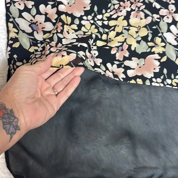 Lush High Low Floral Blouse Semi Sheer - Picture 4 of 5